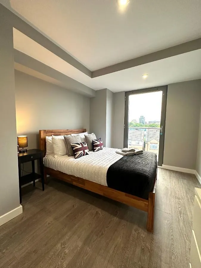 Modern 3 Bed Flat With Private Terrace In Shoreditch London 0*,