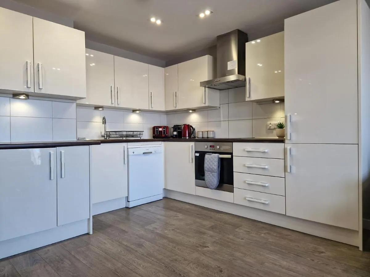 Modern 3 Bed Flat With Private Terrace In Shoreditch London Apartment
