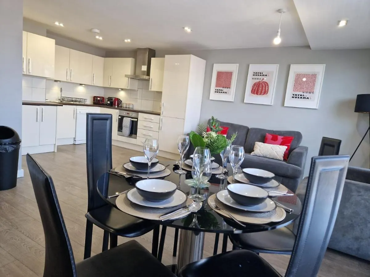 Modern 3 Bed Flat With Private Terrace In Shoreditch London
