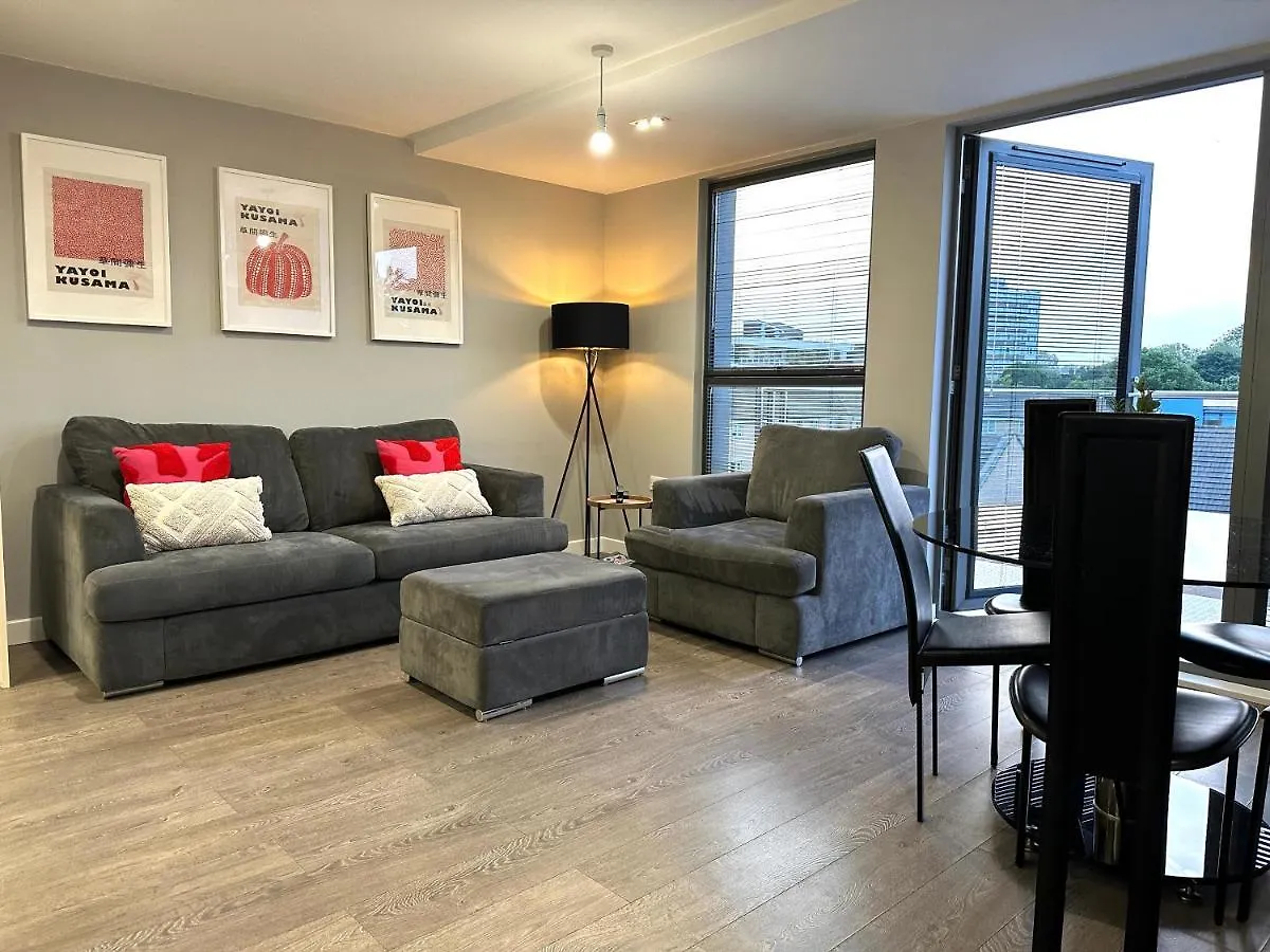 Modern 3 Bed Flat With Private Terrace In Shoreditch London Apartment